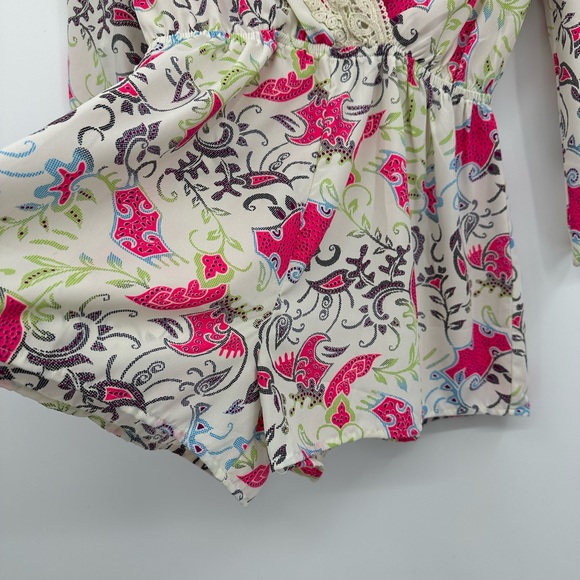 ILLA ILLA 3/4 Sleeve Romper Size Small in Pink White w/ Lace Detailing - Picture 6 of 10